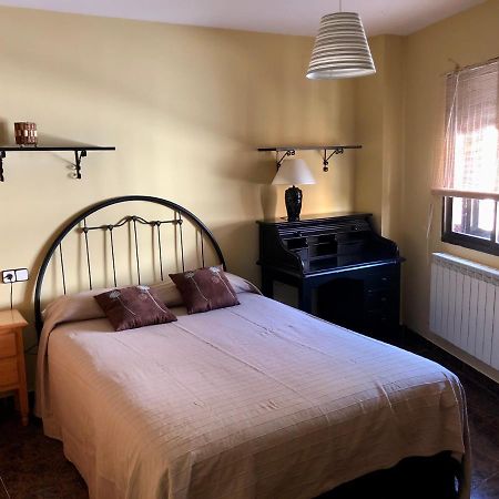 Casa en el corazón de Gredos, amplia y agradable. Navacepeda de Tormes Exterior foto