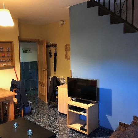 Casa en el corazón de Gredos, amplia y agradable. Navacepeda de Tormes Exterior foto